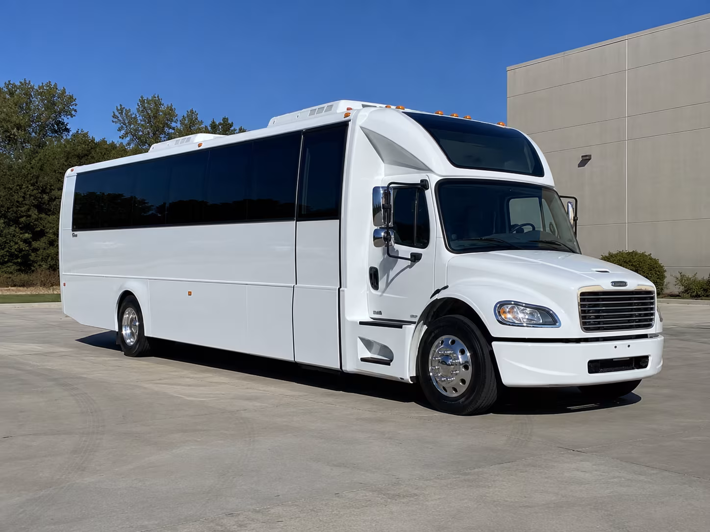 vineland 28 passenger party bus